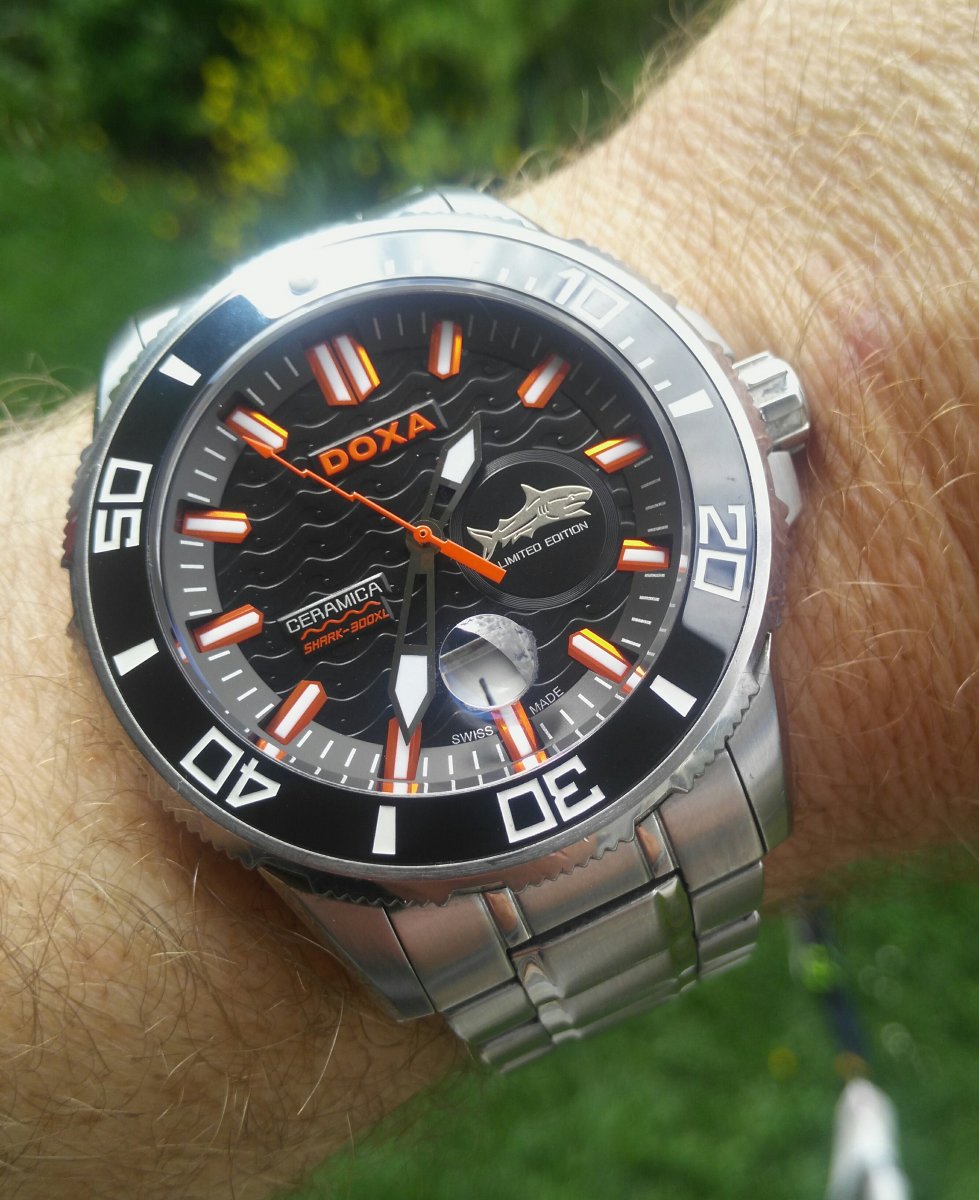 Doxa ceramica shark 300 hot sale