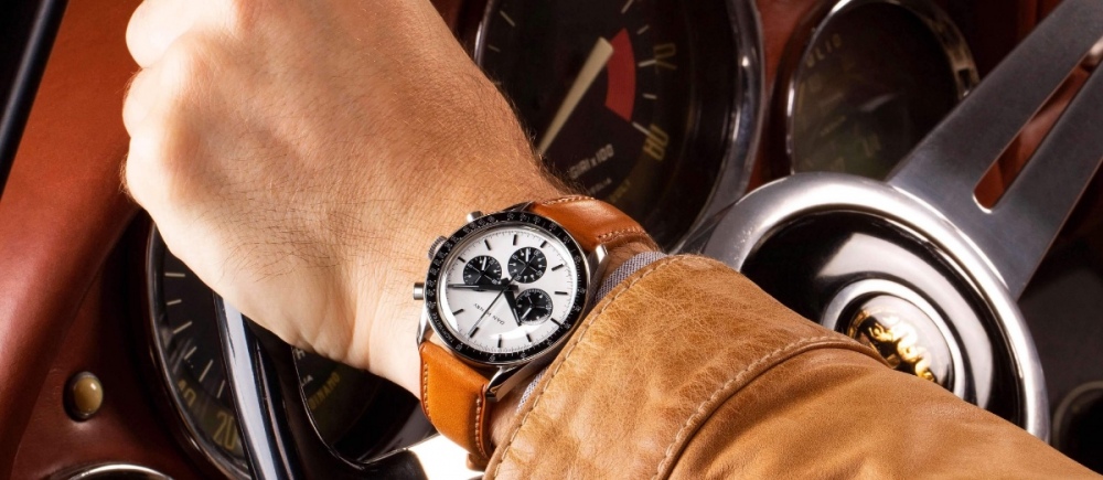 Dan_Henry_1962_Racing_Chronograph_Panda_Lifestyle.thumb.jpeg.ea3fe1c8624d2db6d3addbbeaf6c2f75.jpeg