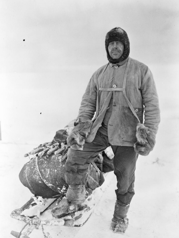 R._F._Scott_1911_in_polar_gear_(cropped).thumb.jpg.2710f1c4b691f1adb6eb082da87a239e.jpg