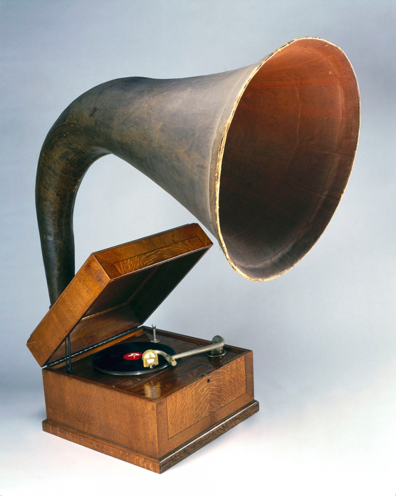 Gramaphone.thumb.jpg.07d0054ad1cd68484c353af8b154ec5b.jpg