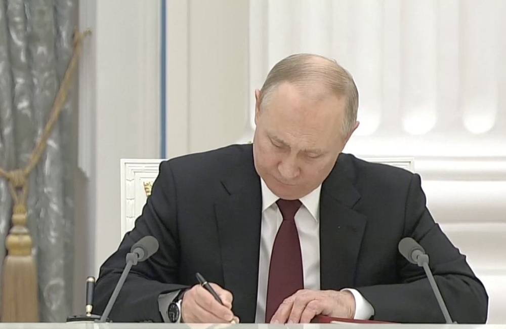 putin.thumb.jpg.5cfccd80e7e2b16b779bb32dbe80b6b3.jpg