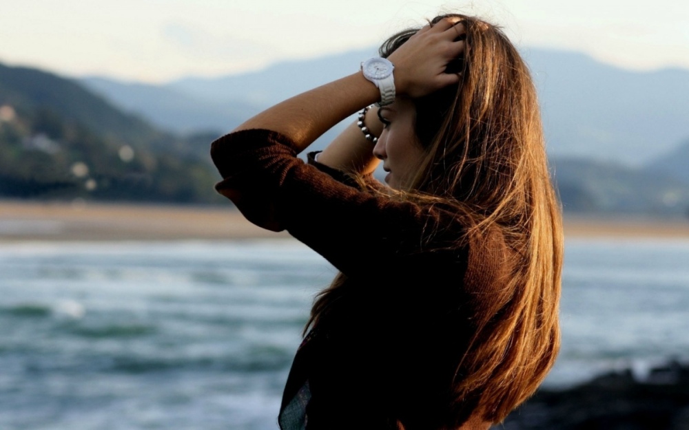 women_brunette_long_hair_women_outdoors_arms_up_watch-245385.jpg