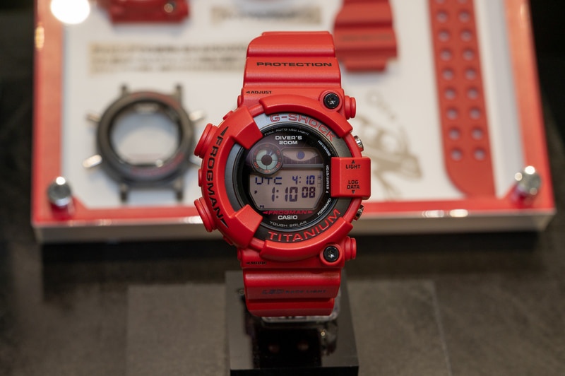 gw-8230nt-reprinted-frogman-in-red-color-2.jpg.f898cfaeb79dddd9a7b7f56b0345e619.jpg