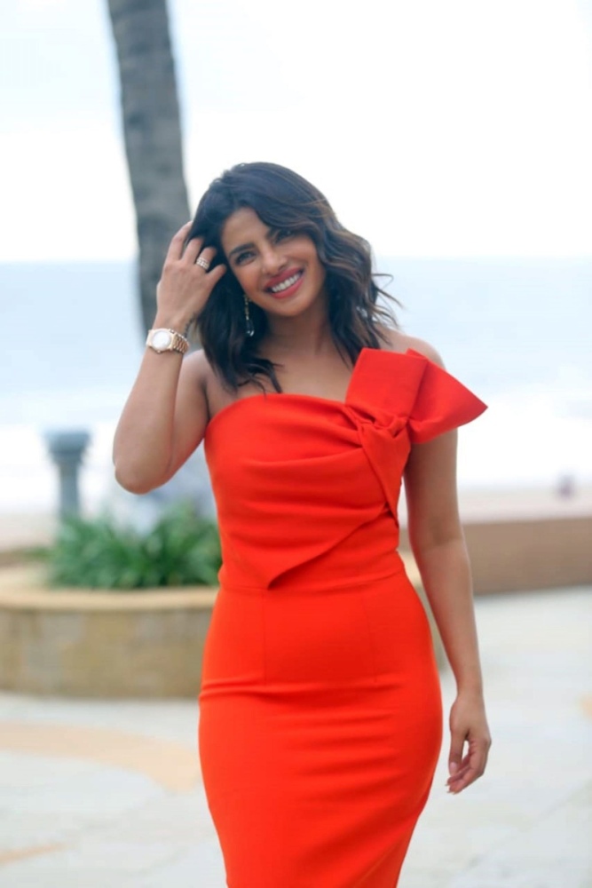 Priyanka-Chopra.thumb.jpg.85bbd228686d1c0d7a7da0647c995c86.jpg