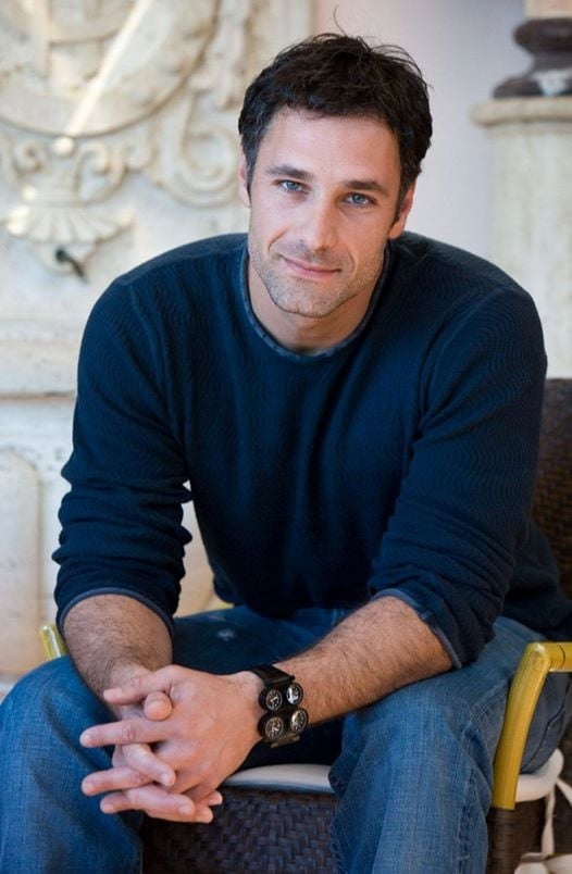 RaoulBova.jpg.e5c4b037ed38466d77583492e705a6ff.jpg