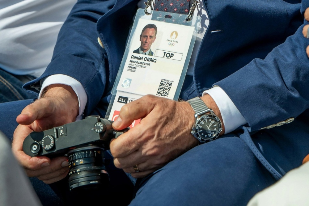 Daniel-Craig-Paris-2024-Omega-Seamaster-300M-No-Date-2.thumb.jpg.1f671e0fa78a9a992a9040eee0942c01.jpg