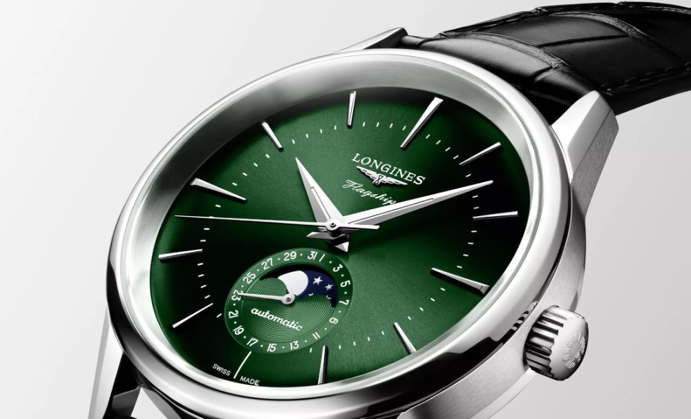 Longines_FlagshipHeritageMoonphase_1100x667_4.jpg