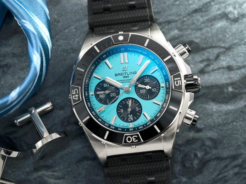 Breitling-Super-Chronomat-Caribbean-front-2.jpg