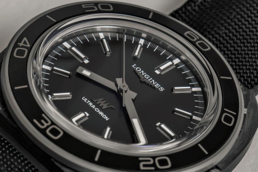 Longines-Ultra-Chron-Carbon7_2048x2048.jpg